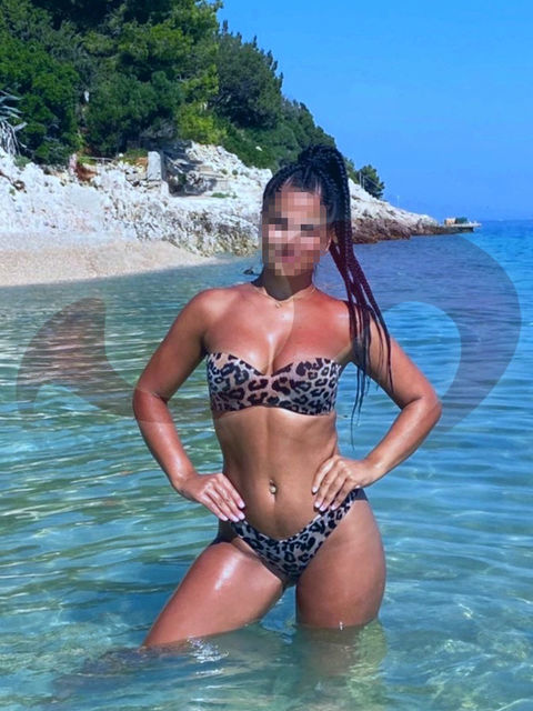 Nicole in Niederösterreich / Brunn am Gebirge , Anton Bruckner Gasse 13