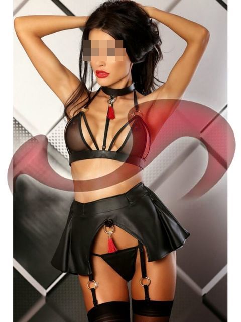 - Bizarr & Fetisch:   Elif Azra  in Salzburg  / Wals/Salzburg , Grenzwaldweg 6